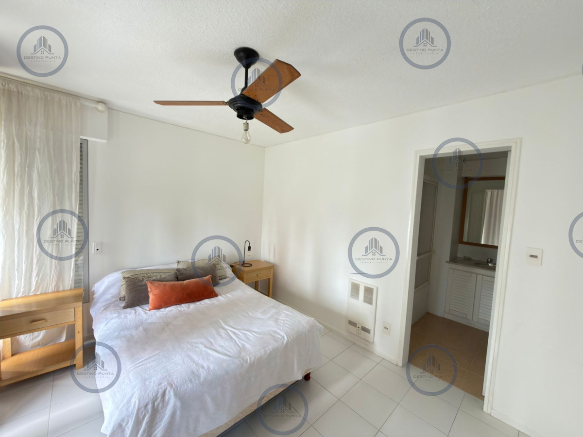 Apartamento ID.3218 - Apartamento de 2 Dormitorios a metros del mar, en Venta, Playa Brava Punta del Este