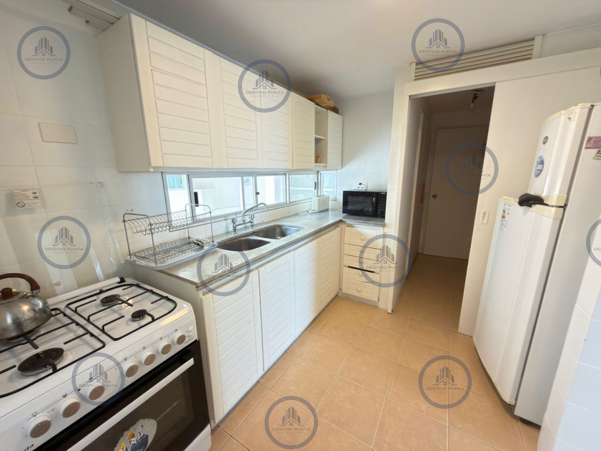 Apartamento ID.3218 - Apartamento de 2 Dormitorios a metros del mar, en Venta, Playa Brava Punta del Este