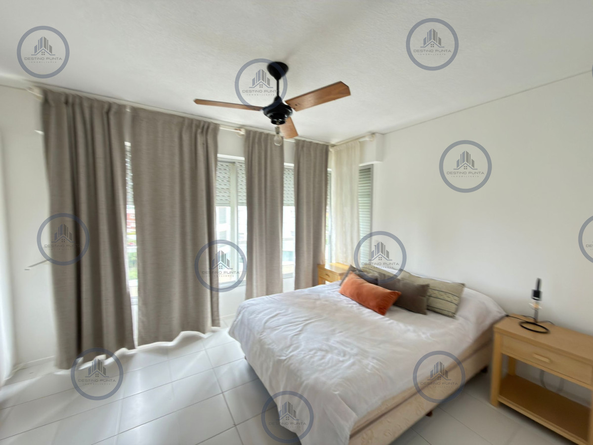 Apartamento ID.3218 - Apartamento de 2 Dormitorios a metros del mar, en Venta, Playa Brava Punta del Este