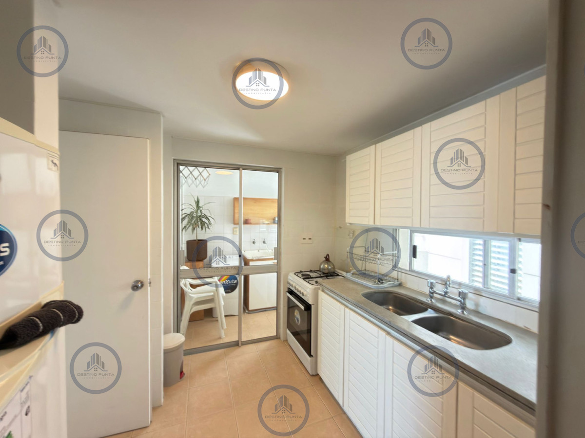 Apartamento ID.3218 - Apartamento de 2 Dormitorios a metros del mar, en Venta, Playa Brava Punta del Este
