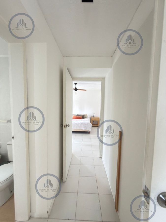 Apartamento ID.3218 - Apartamento de 2 Dormitorios a metros del mar, en Venta, Playa Brava Punta del Este
