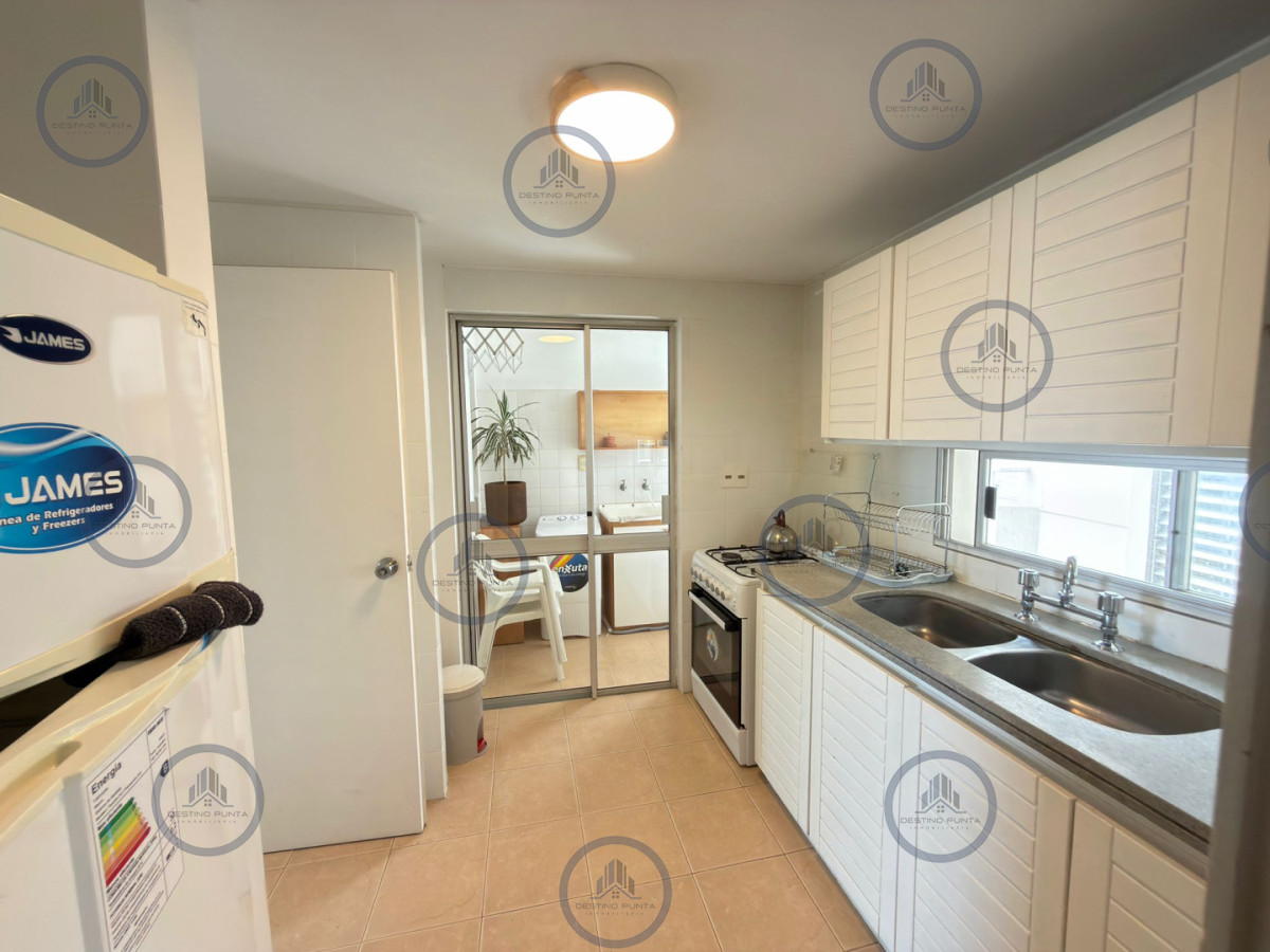 Apartamento ID.3218 - Apartamento de 2 Dormitorios a metros del mar, en Venta, Playa Brava Punta del Este