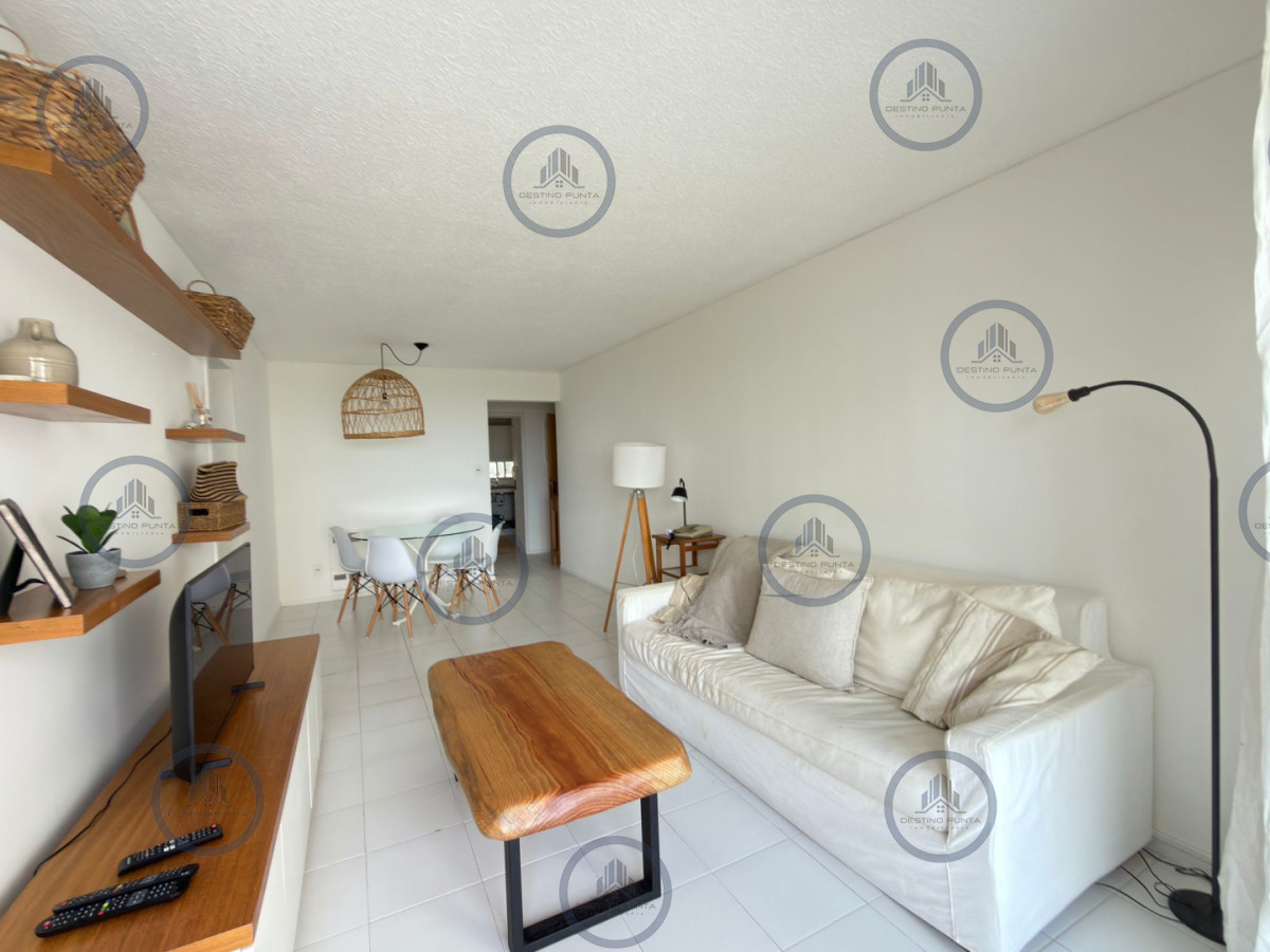Apartamento ID.3218 - Apartamento de 2 Dormitorios a metros del mar, en Venta, Playa Brava Punta del Este