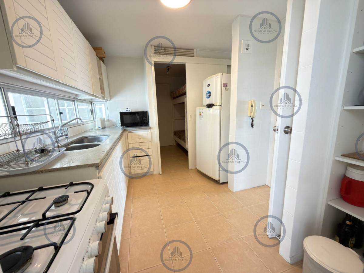 Apartamento ID.3218 - Apartamento de 2 Dormitorios a metros del mar, en Venta, Playa Brava Punta del Este