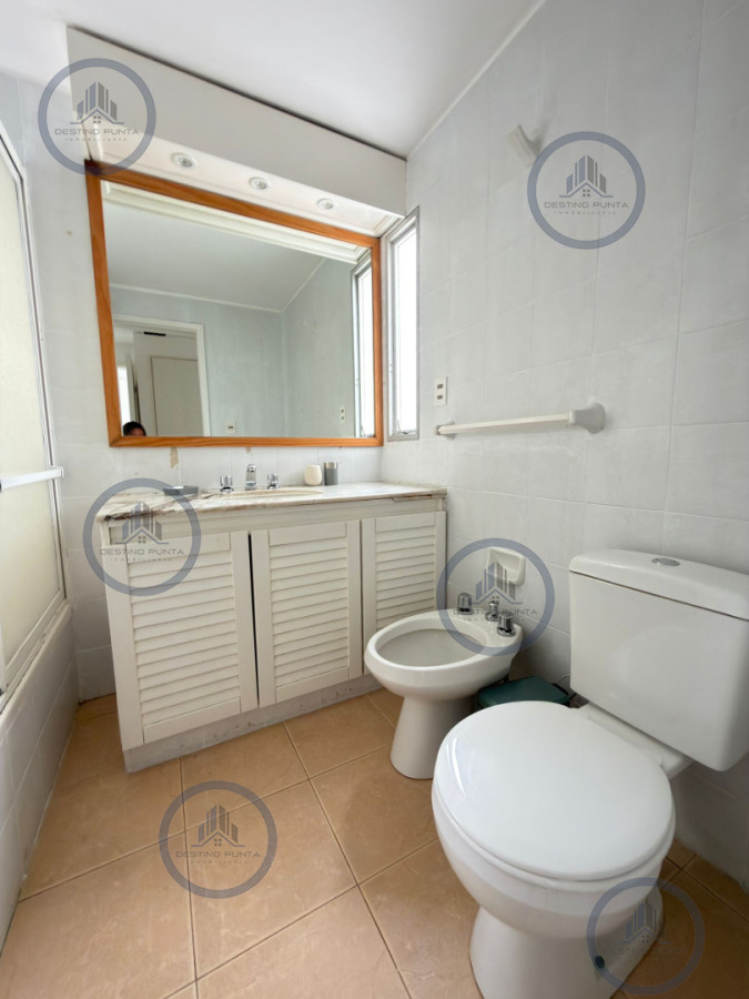 Apartamento ID.3218 - Apartamento de 2 Dormitorios a metros del mar, en Venta, Playa Brava Punta del Este