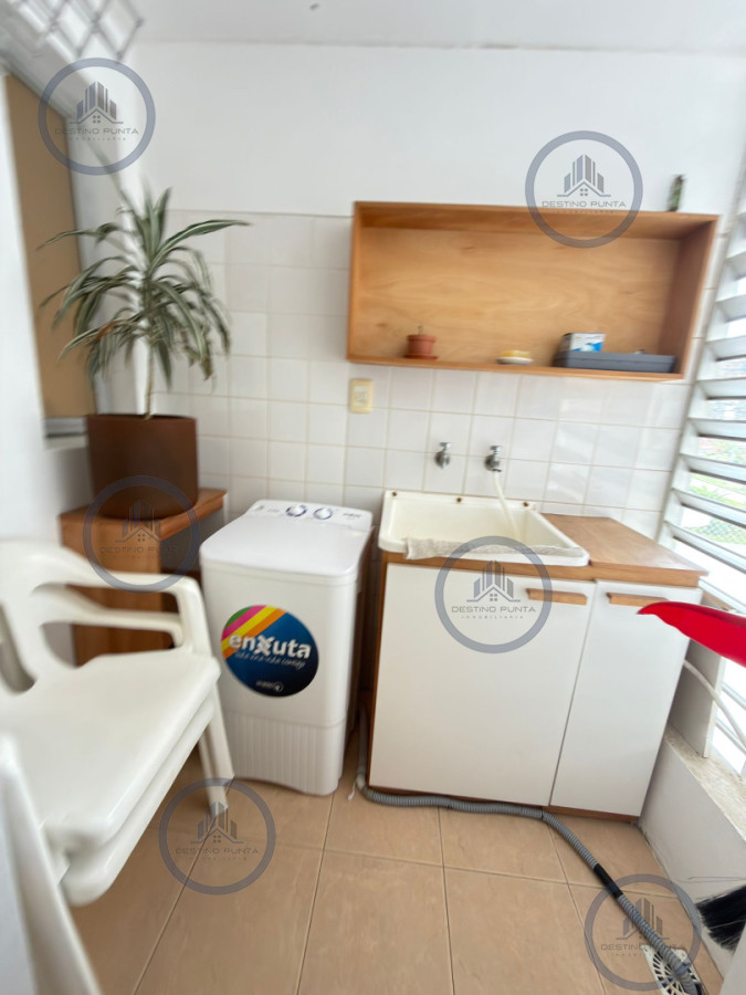 Apartamento ID.3218 - Apartamento de 2 Dormitorios a metros del mar, en Venta, Playa Brava Punta del Este