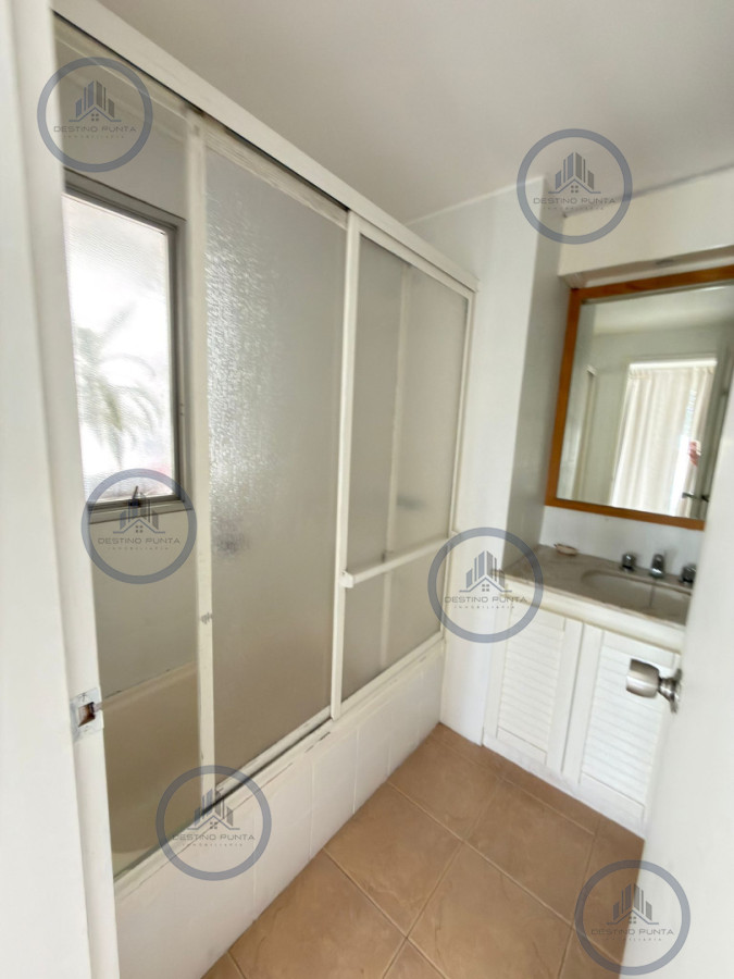Apartamento ID.3218 - Apartamento de 2 Dormitorios a metros del mar, en Venta, Playa Brava Punta del Este