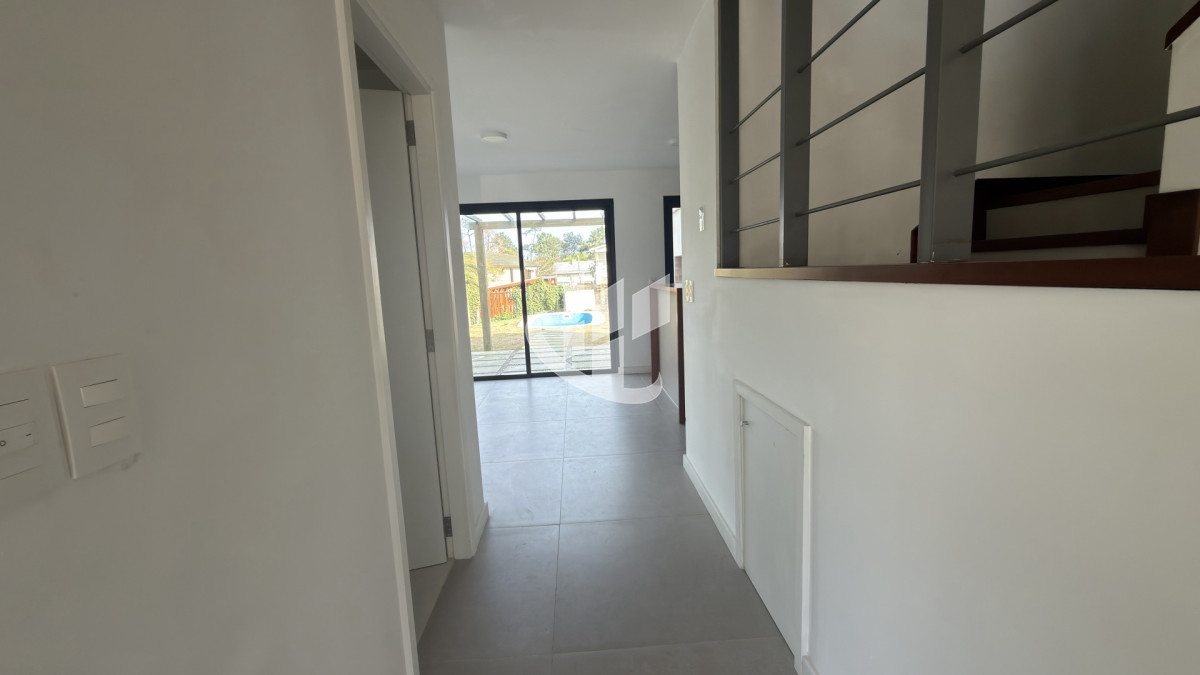 Casa ID.2808 - Casa en parada 32 mansa a estrenar 