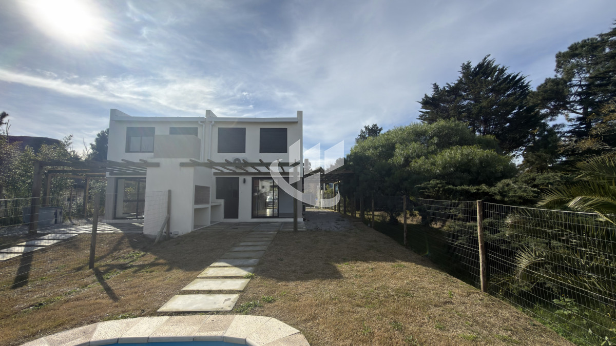 Casa ID.2808 - Casa en parada 32 mansa a estrenar 
