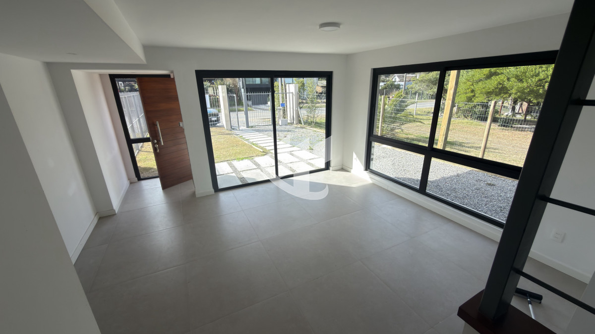 Casa ID.2808 - Casa en parada 32 mansa a estrenar 
