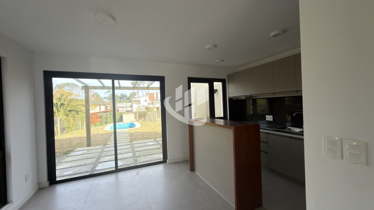 Casa ID.2808 - Casa en parada 32 mansa a estrenar 