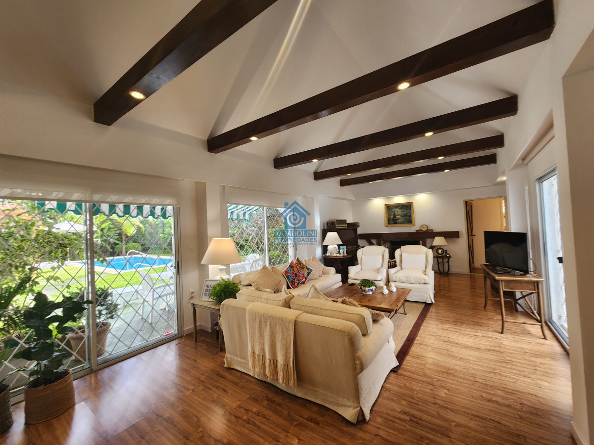 Casa ID.1038 - casa en barrio cantegril, un lugar para vivir y soñar 