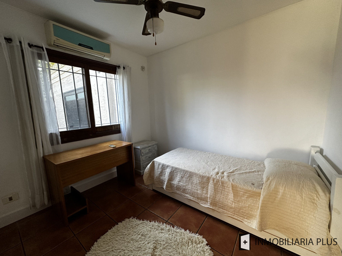 Casa ID.1465 - Alquiler Anual de Casa de 1.200 m² con Piscina climatizada, 4 dormitorios, en Barrio Cantegril