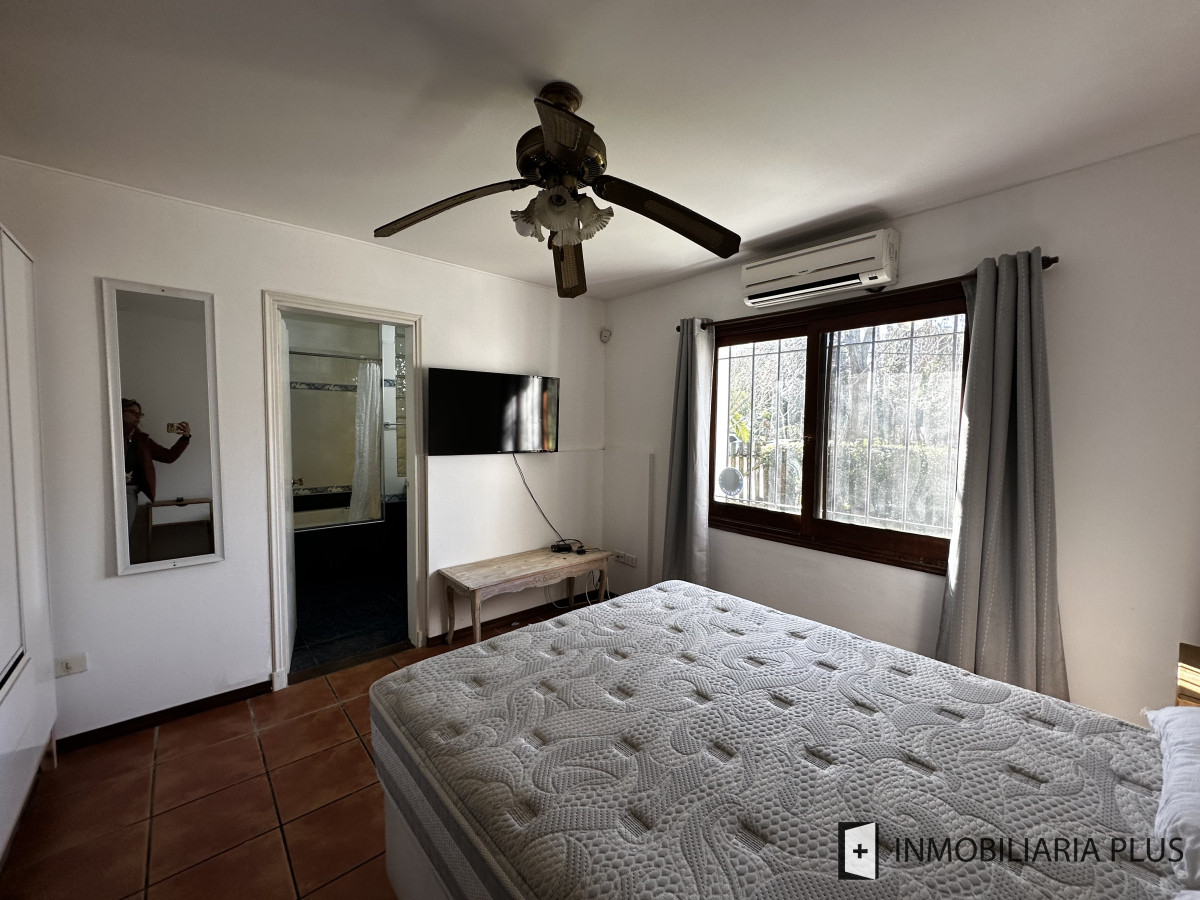 Casa ID.1465 - Alquiler Anual de Casa de 1.200 m² con Piscina climatizada, 4 dormitorios, en Barrio Cantegril