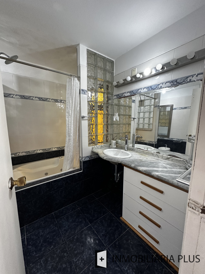 Casa ID.1465 - Alquiler Anual de Casa de 1.200 m² con Piscina climatizada, 4 dormitorios, en Barrio Cantegril