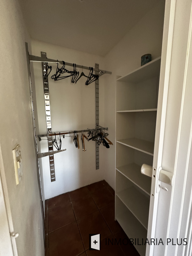 Casa ID.1465 - Alquiler Anual de Casa de 1.200 m² con Piscina climatizada, 4 dormitorios, en Barrio Cantegril