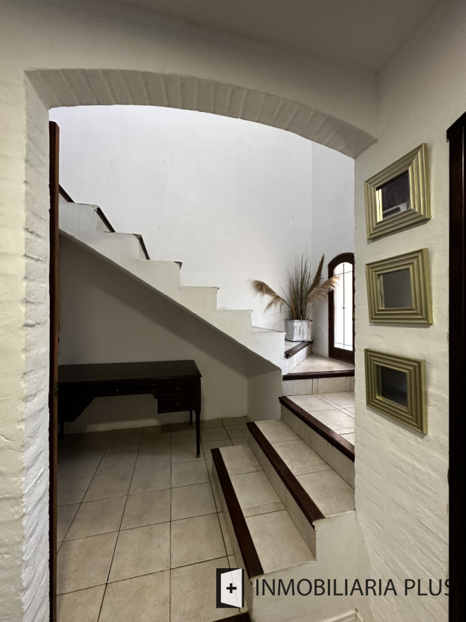 Casa ID.1465 - Alquiler Anual de Casa de 1.200 m² con Piscina climatizada, 4 dormitorios, en Barrio Cantegril