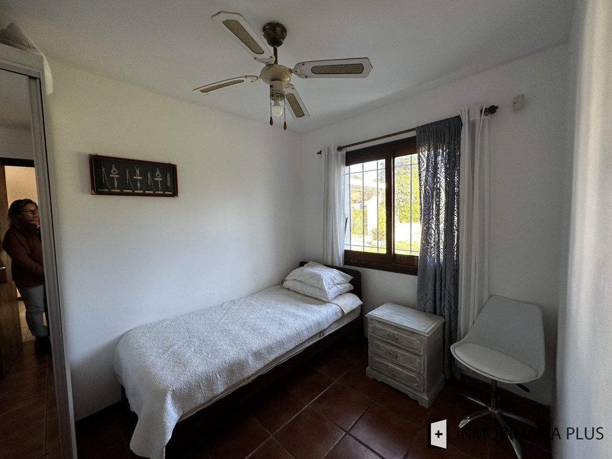 Casa ID.1465 - Alquiler Anual de Casa de 1.200 m² con Piscina climatizada, 4 dormitorios, en Barrio Cantegril