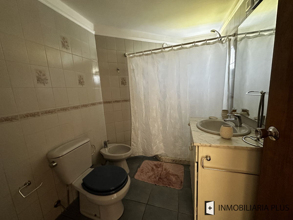 Casa ID.1465 - Alquiler Anual de Casa de 1.200 m² con Piscina climatizada, 4 dormitorios, en Barrio Cantegril