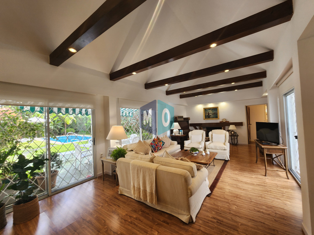 Casa ID.1067 - casa en barrio cantegril, un lugar para vivir y soñar 