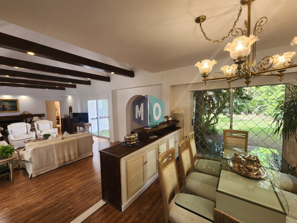 Casa ID.1067 - casa en barrio cantegril, un lugar para vivir y soñar 