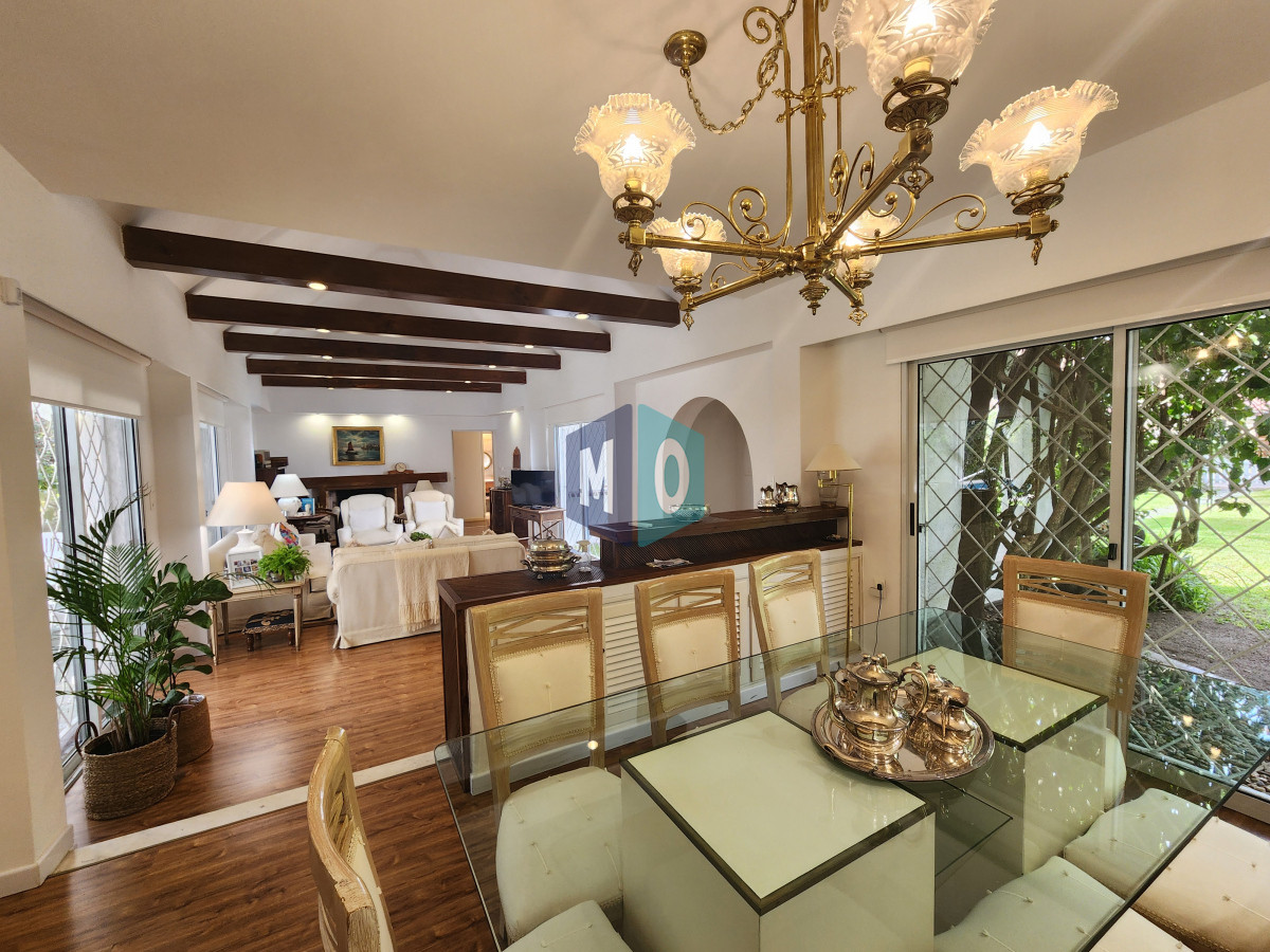 Casa ID.1067 - casa en barrio cantegril, un lugar para vivir y soñar 