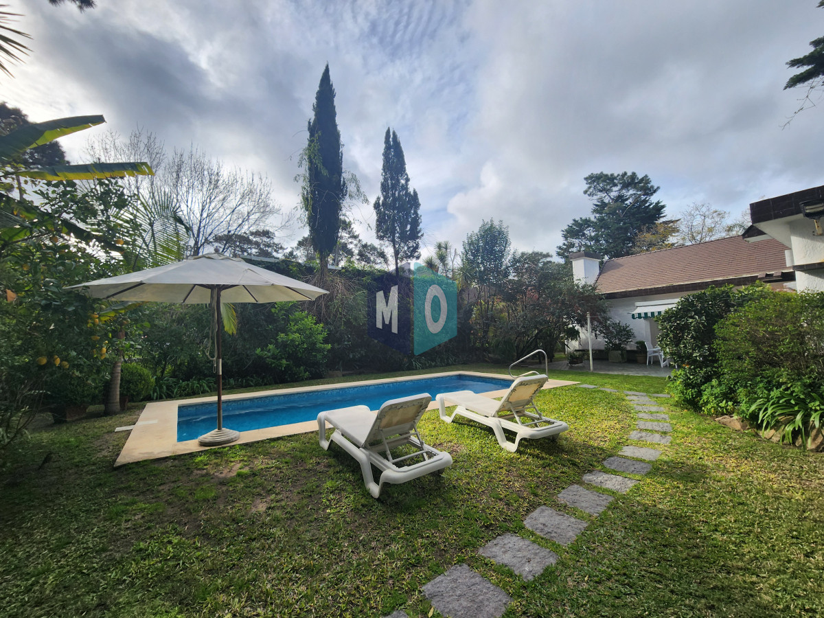 Casa ID.1067 - casa en barrio cantegril, un lugar para vivir y soñar 