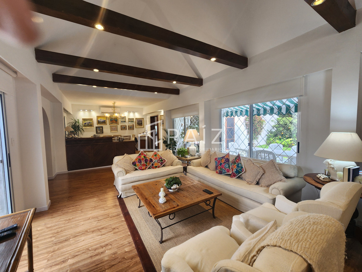 Casa ID.11917 - VENTA CASA 4 DORMITORIOS BARRIO CANTEGRIL