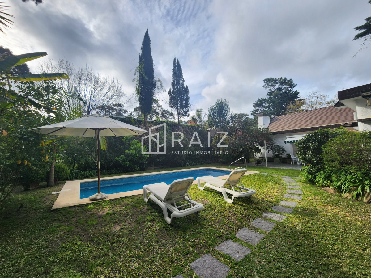 Casa ID.11917 - VENTA CASA 4 DORMITORIOS BARRIO CANTEGRIL