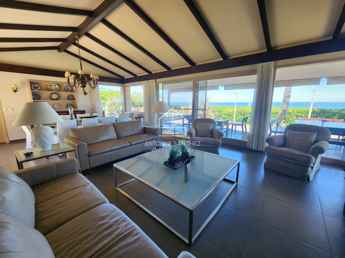 Casa ID.3156 - casa primera fila de la mansa parada 27