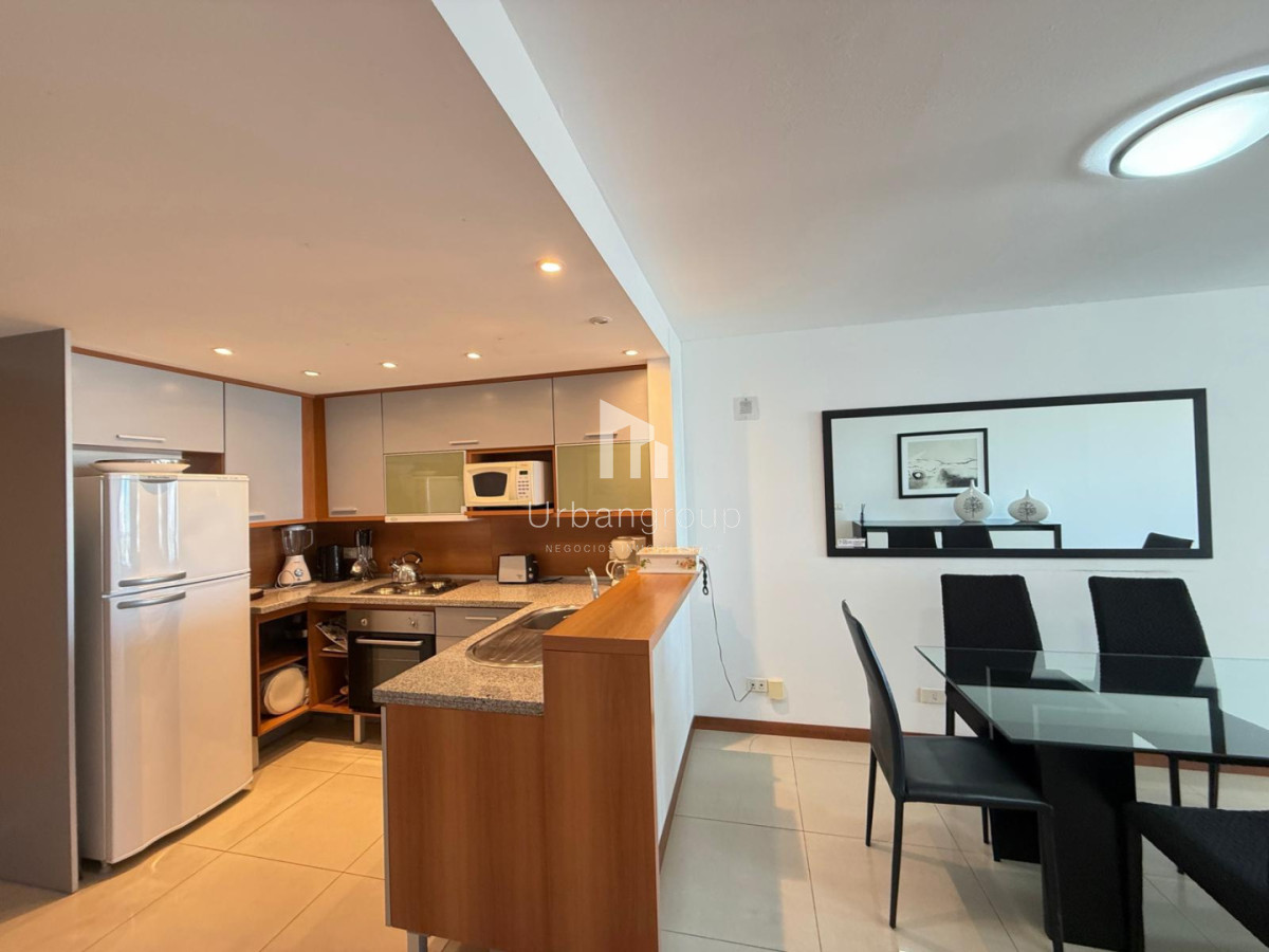 Venta Apartamento 2 Dormitorios en Av. Roosvelt 5