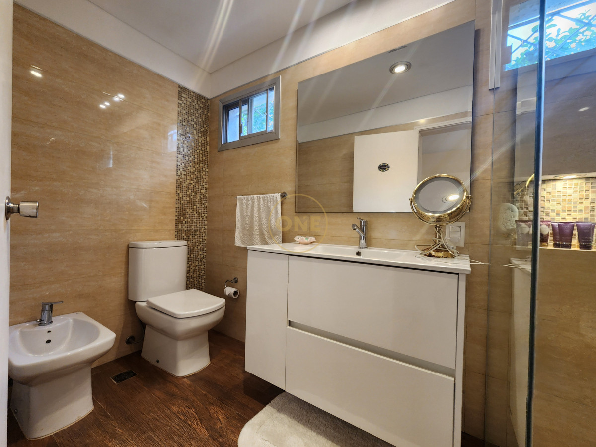 Casa ID.2135 - casa en barrio cantegril, un lugar para vivir y soñar 