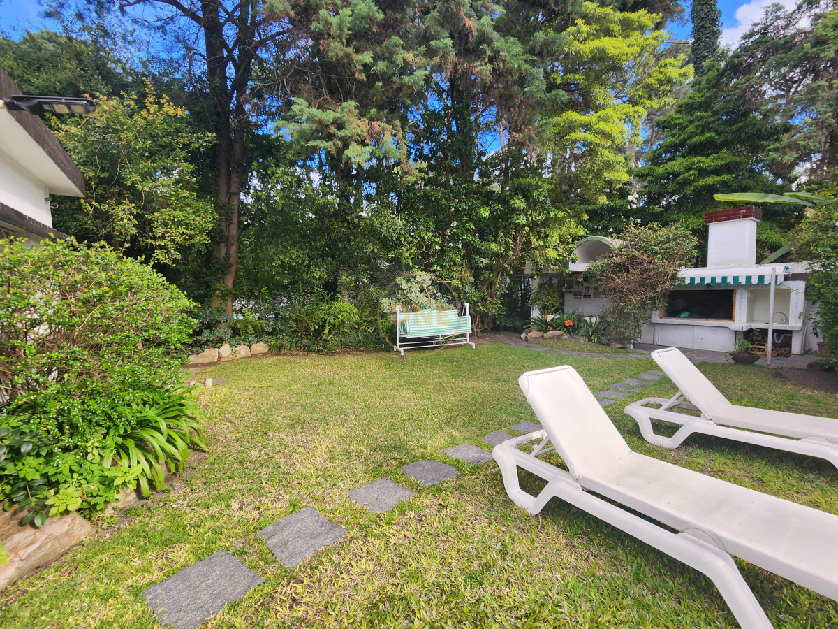 Casa ID.2135 - casa en barrio cantegril, un lugar para vivir y soñar 