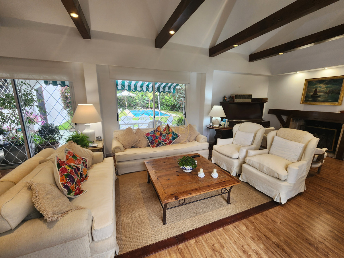 Casa ID.2135 - casa en barrio cantegril, un lugar para vivir y soñar 