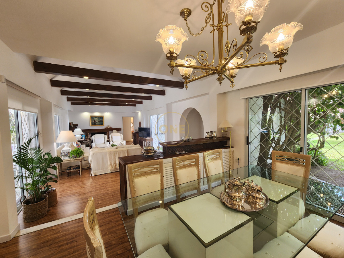 Casa ID.2135 - casa en barrio cantegril, un lugar para vivir y soñar 