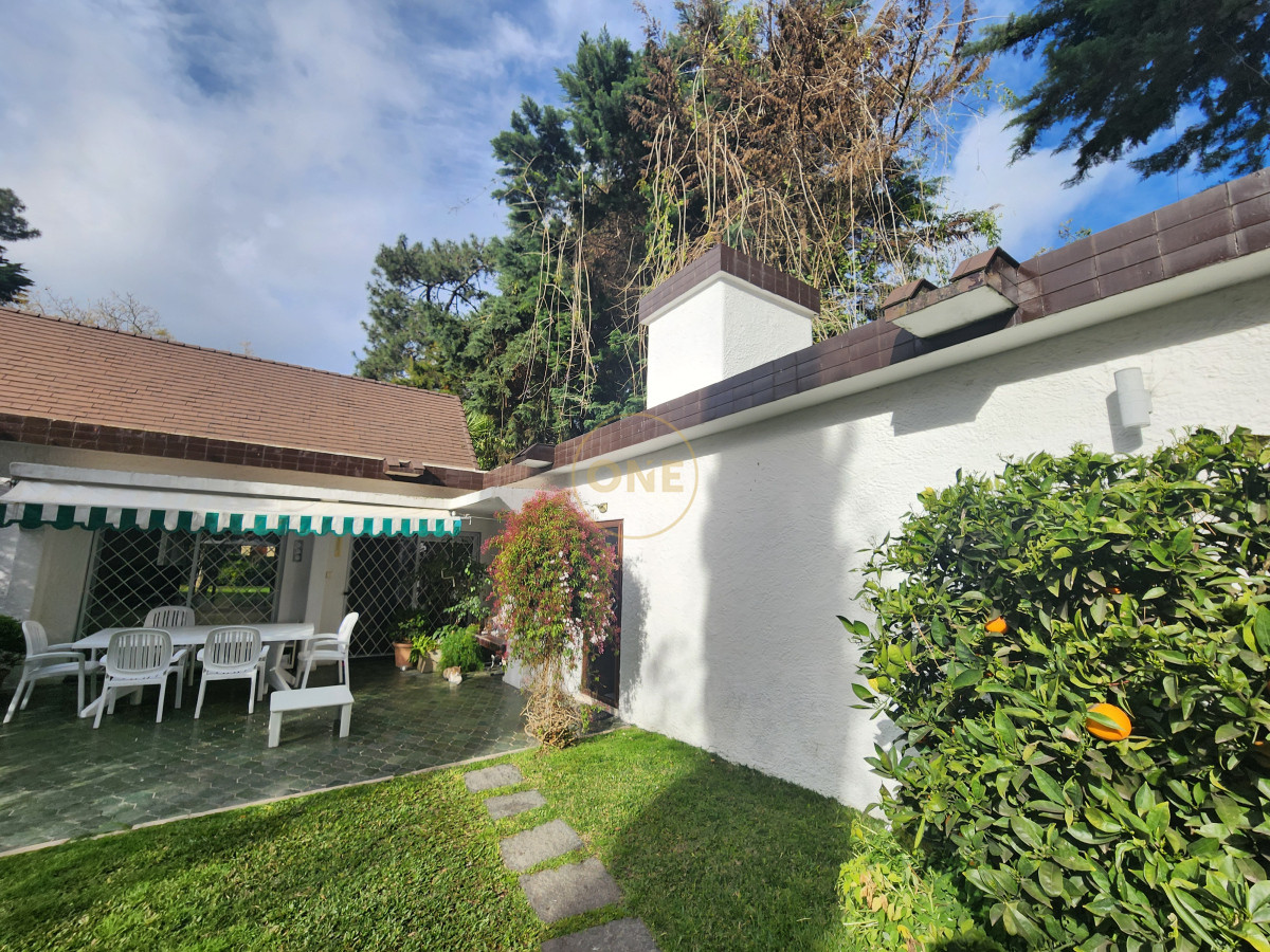 Casa ID.2135 - casa en barrio cantegril, un lugar para vivir y soñar 