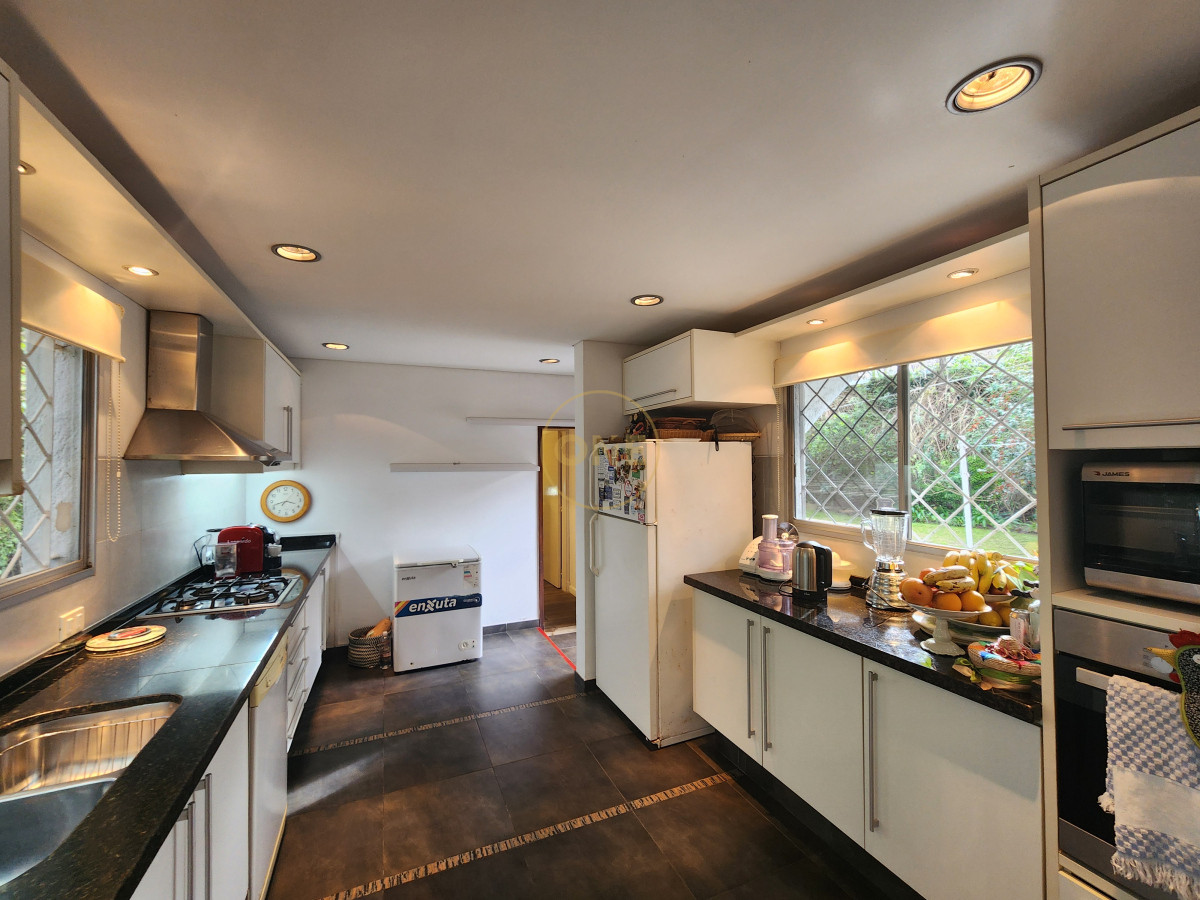 Casa ID.2135 - casa en barrio cantegril, un lugar para vivir y soñar 