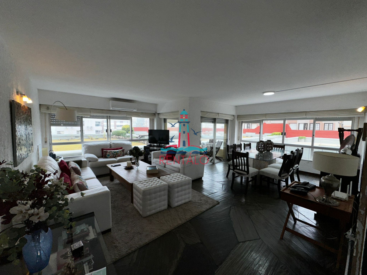Apartamento ID.411 - Apartamento de 2 dormitorios en Punta del este oportunidad en venta 