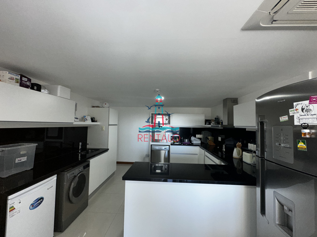 Apartamento ID.586 - Apartamento en venta de 3 dormitorios en Brava tiburón 