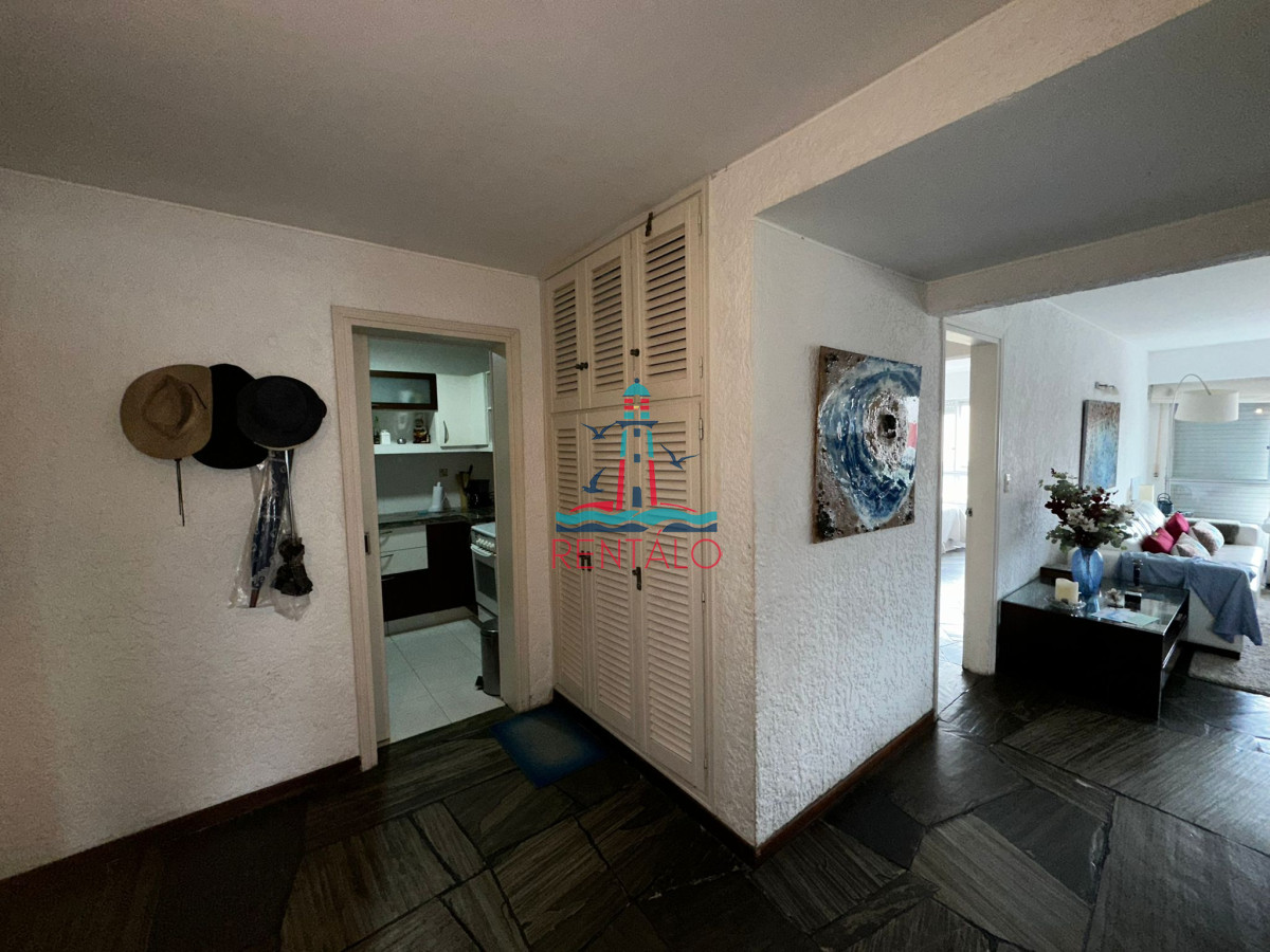 Apartamento ID.411 - Apartamento de 2 dormitorios en Punta del este oportunidad en venta 