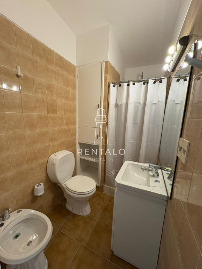 Apartamento ID.881 - Apartamento en alquiler anual de 1 dormitorio en Punta del este 