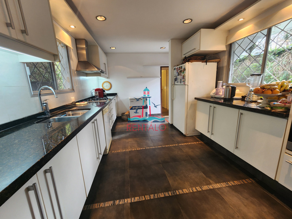 Casa ID.604 - casa en punta del este 4 dormitorios en venta cantegril