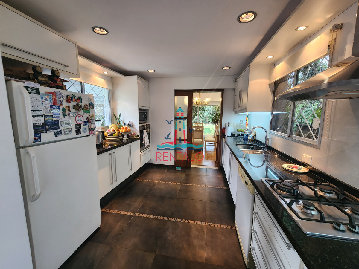 Casa ID.604 - casa en punta del este 4 dormitorios en venta cantegril