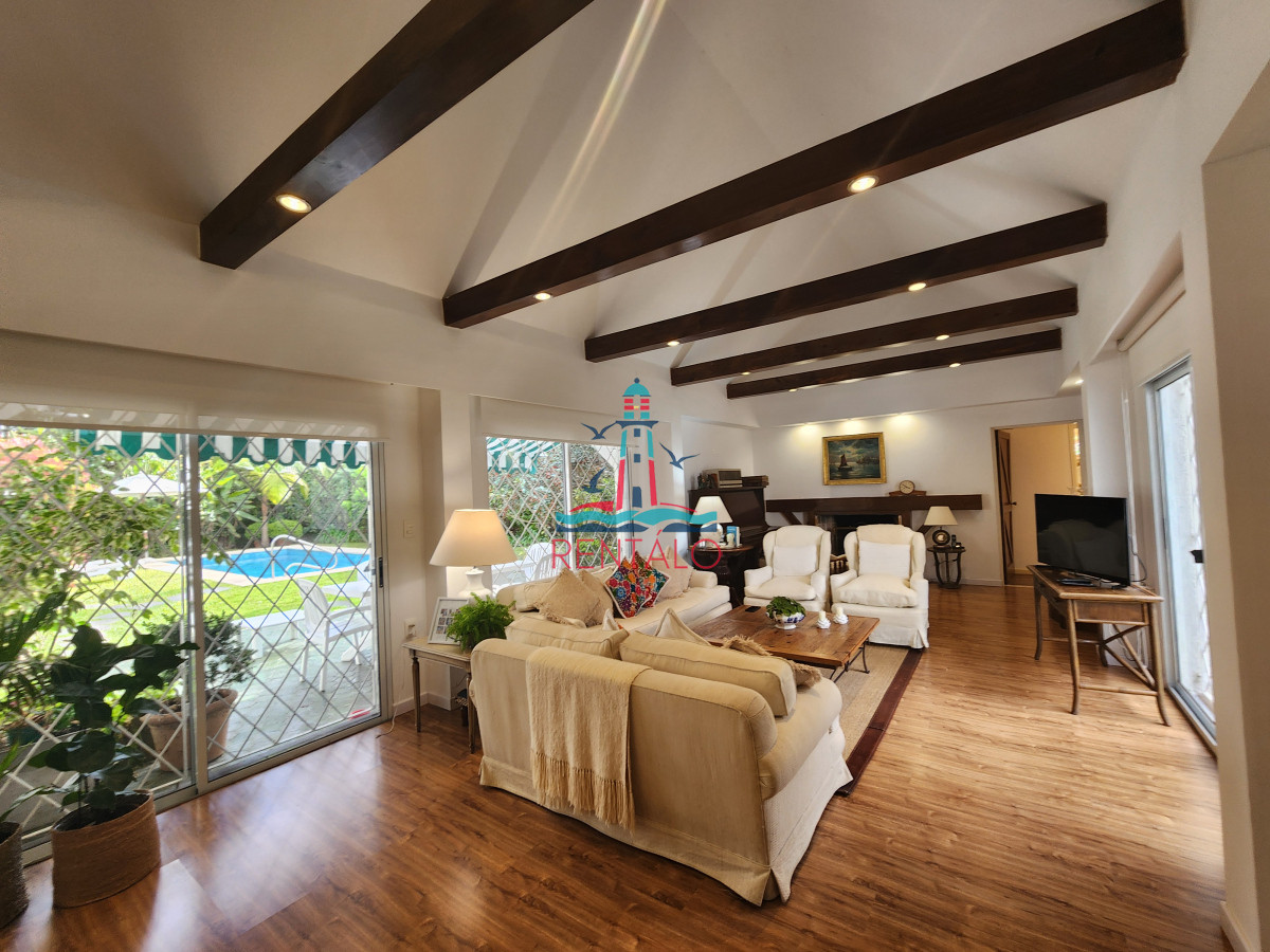 Casa ID.604 - casa en punta del este 4 dormitorios en venta cantegril