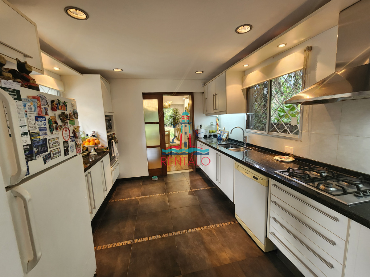 Casa ID.604 - casa en punta del este 4 dormitorios en venta cantegril