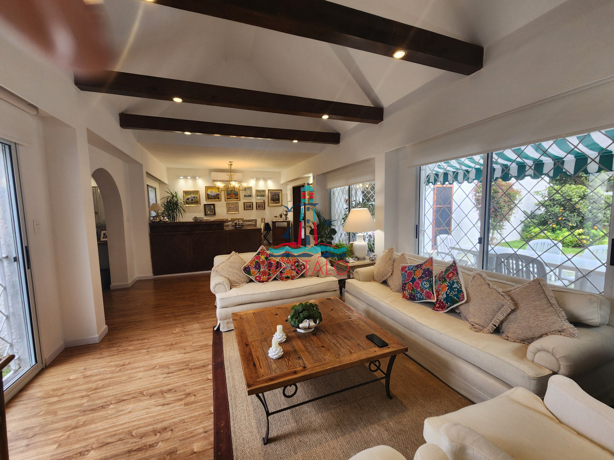 Casa ID.604 - casa en punta del este 4 dormitorios en venta cantegril