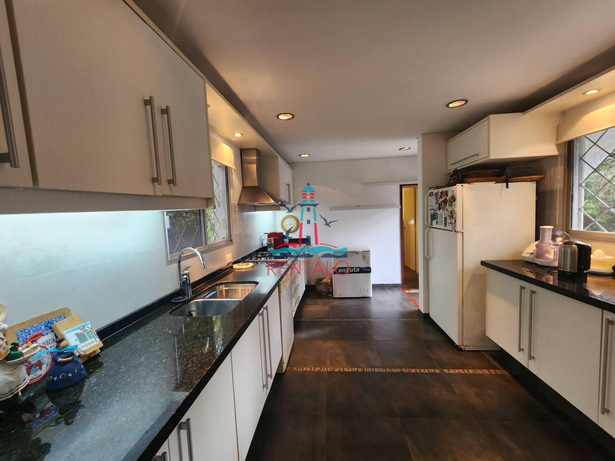 Casa ID.604 - casa en punta del este 4 dormitorios en venta cantegril