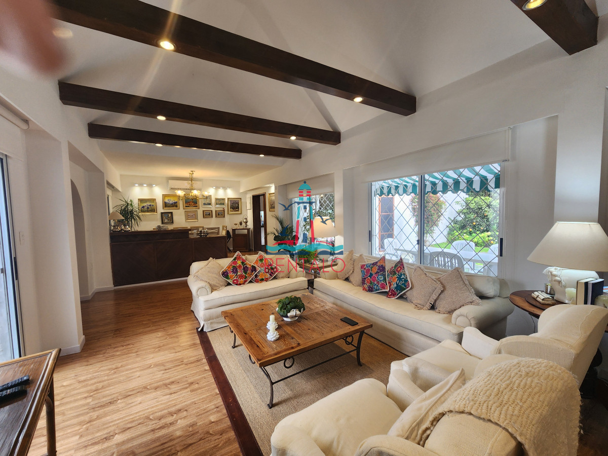 Casa ID.604 - casa en punta del este 4 dormitorios en venta cantegril