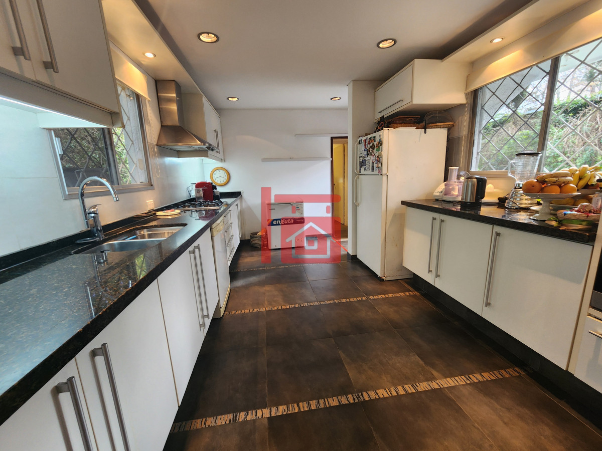 Casa ID.214 - casa en barrio cantegril, un lugar para vivir y soñar 