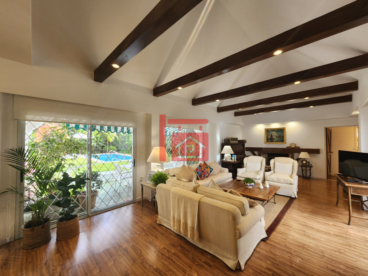 Casa ID.214 - casa en barrio cantegril, un lugar para vivir y soñar 